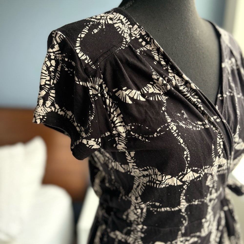 Banana Republic Black and White Abstract Mini V-Neck Wrap Dress - Picture 10 of 17
